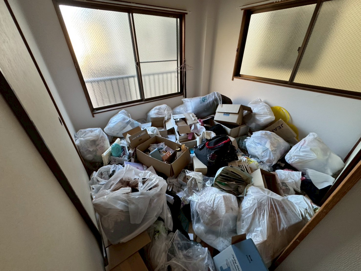 【品川区】湾岸マンションのゴミ屋敷を即日で片付けた費用相場を公開した事例 片付け前